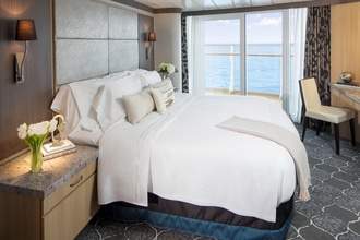 Royal Caribbean International Oasis of the seas accommodation Aquatheatre suite.jpg